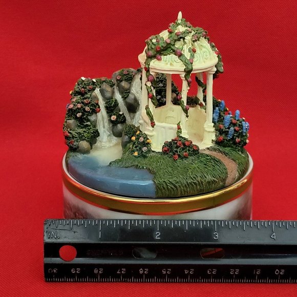 Thomas Kincade Peaceful Moments Hidden Arbor Musical Box Plays Love Story 2004 - Picture 11 of 14